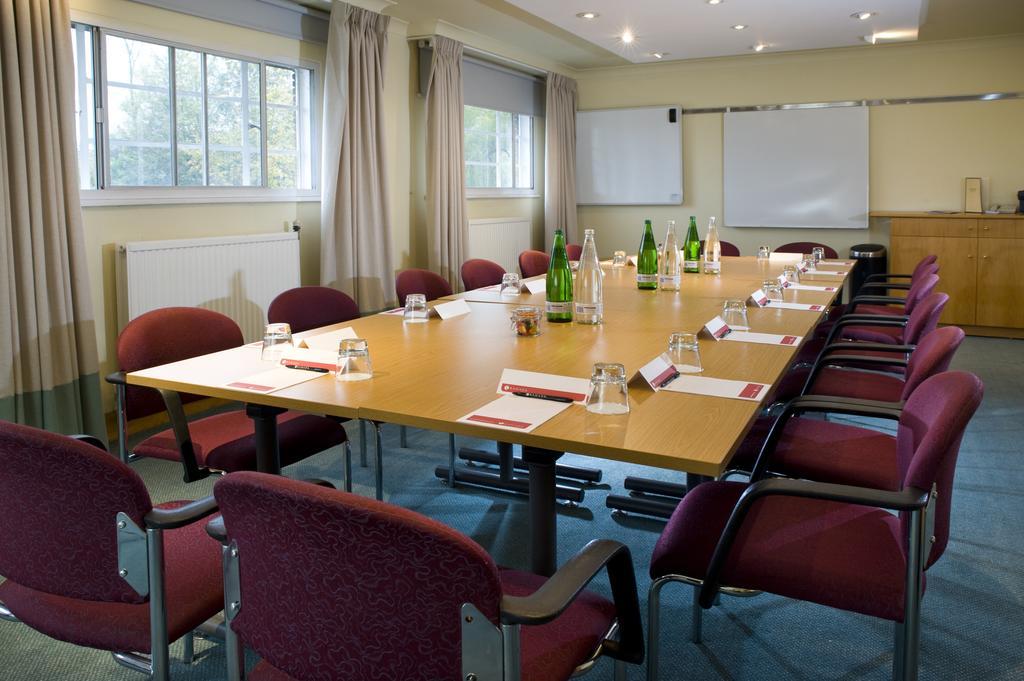 האטפילד Ramada Hatfield מתקנים תמונה